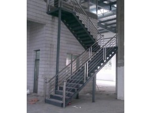 钢结构制作-北京福鑫腾达彩钢厂家订制钢结构楼梯