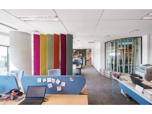 办公室装修改造如何运用色彩搭配设计空间感